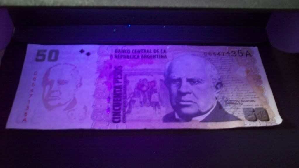 Billetes de 100 y 50 falsos Billetes de 100 y 50 falsos