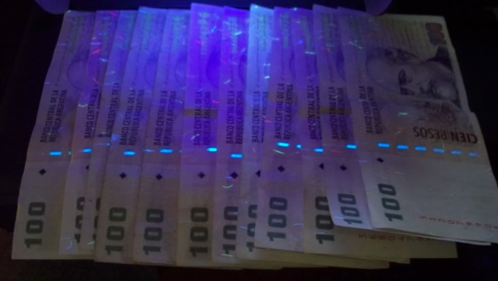 Billetes de 100 y 50 falsos Billetes de 100 y 50 falsos