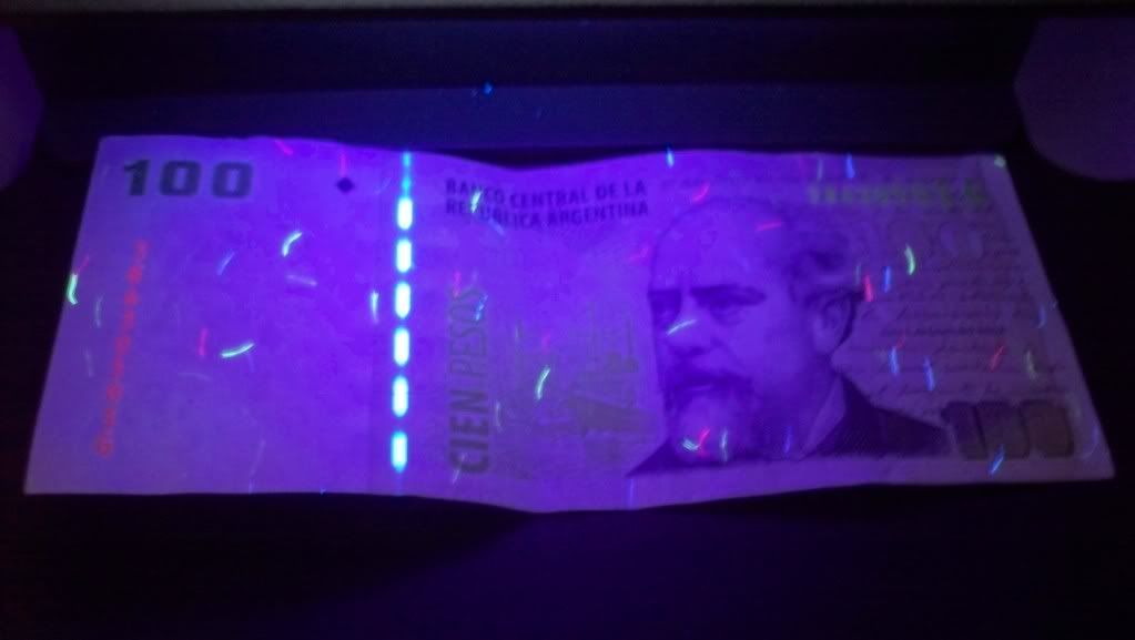 Billetes de 100 y 50 falsos Billetes de 100 y 50 falsos