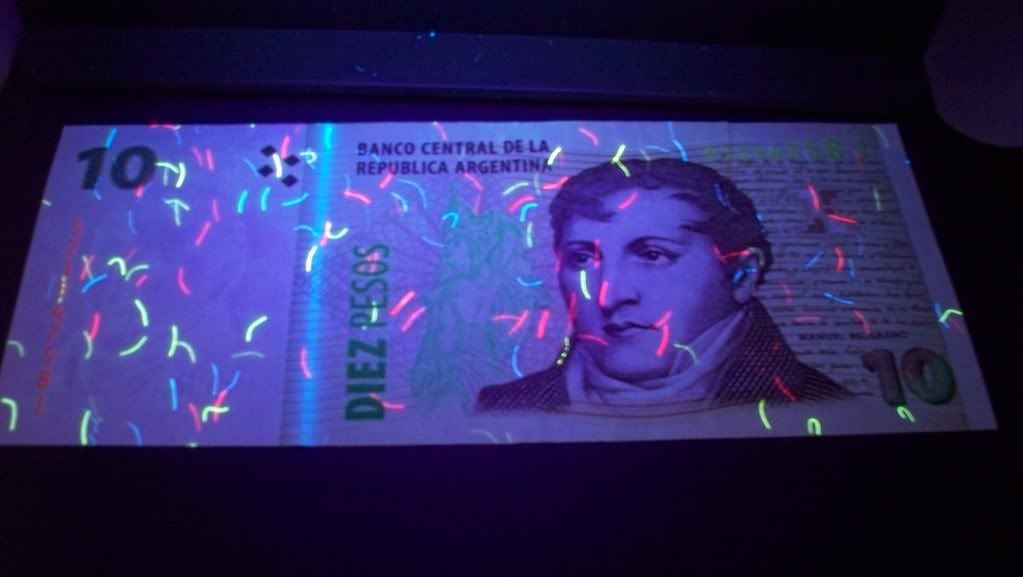 Billetes de 100 y 50 falsos Billetes de 100 y 50 falsos