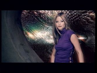 HollyValance-KissKiss07.jpg