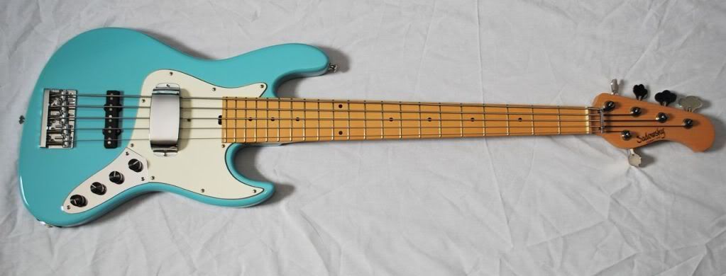 http://i929.photobucket.com/albums/ad135/abraham754/Sonic%20Blue%20Sadowsky%20NYC%205/DSC_0164.jpg