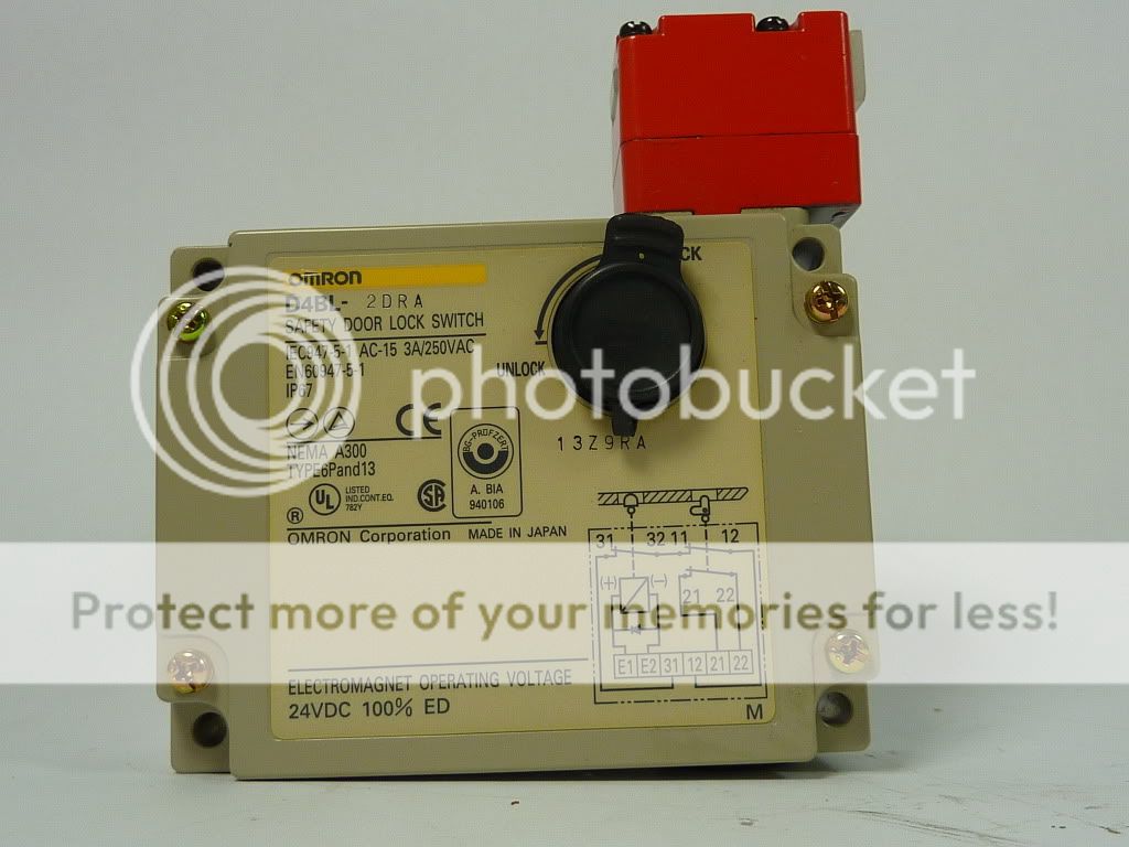 Omron Solenoid Interlock Switch 24VDC D4BL 2DRA  WOW   